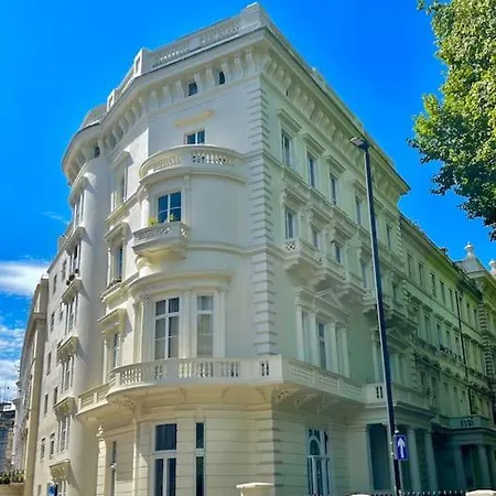 Flat Near Hyde Park, Central London Location